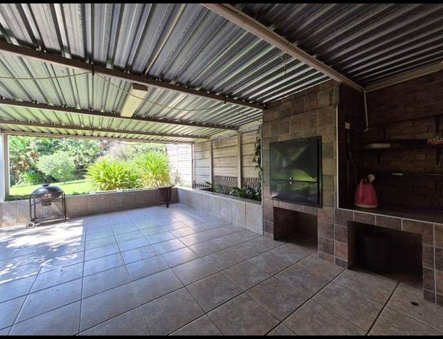 4 BEDROOM HOUSE FOR SALE IN ROOIHUISKRAAL